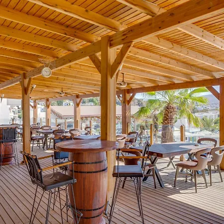 호텔 Smart Holiday Hotel & Suite Bodrum 바이즈