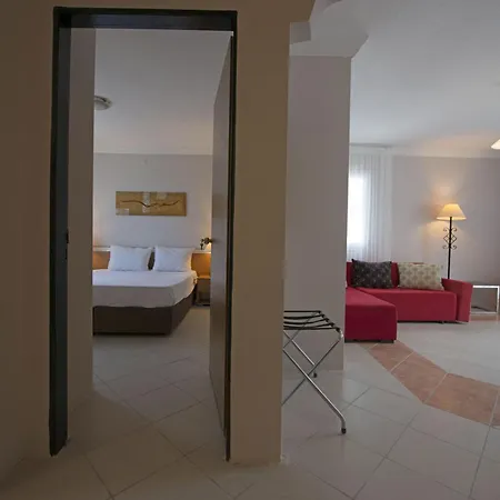 スマート ホリデイ ボドルム 4* ビテツ